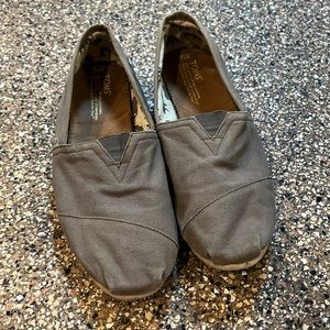 Tom’s gray men’s slip-on shoes size 12 good Cond.